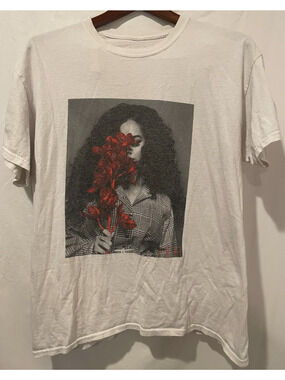 H.E.R. Holding Flowers R&B Artist Graphic T-Shirt White - L